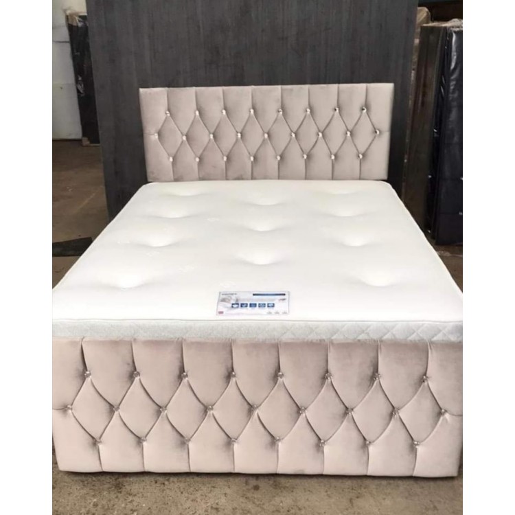 Chesterfield bed with footboard
