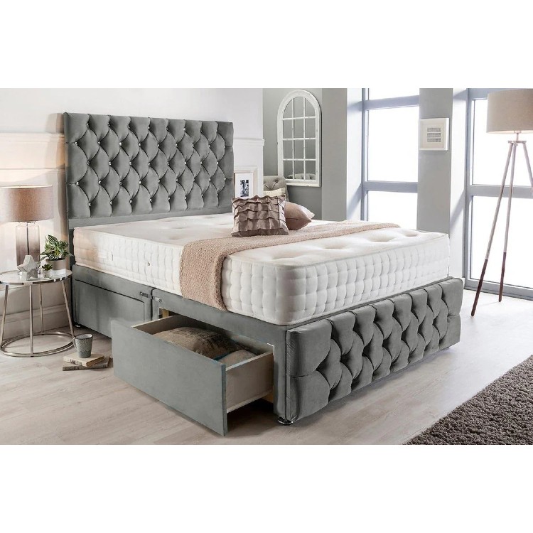 Chesterfield bed with footboard