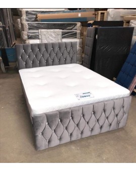 Chesterfield bed with footboard