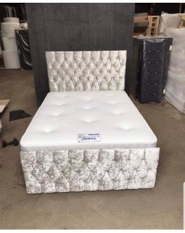 Chesterfield bed with footboard