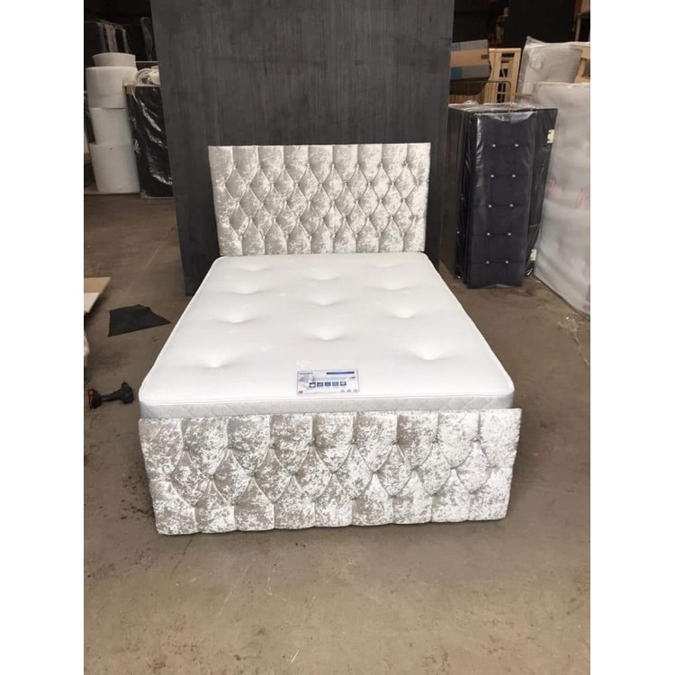 CHESTERFIELD WITH FOOTBOARD