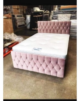 CHESTERFIELD WITH FOOTBOARD